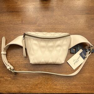 NWT universal thread quilted belt bag